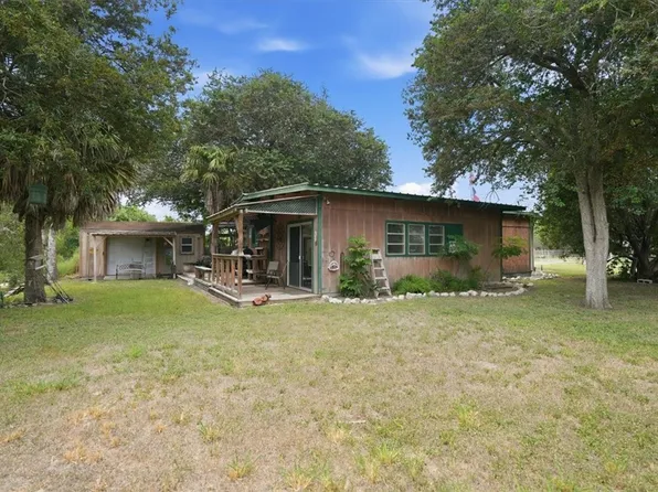 121 Lakewood Ln, Mathis, TX 78368