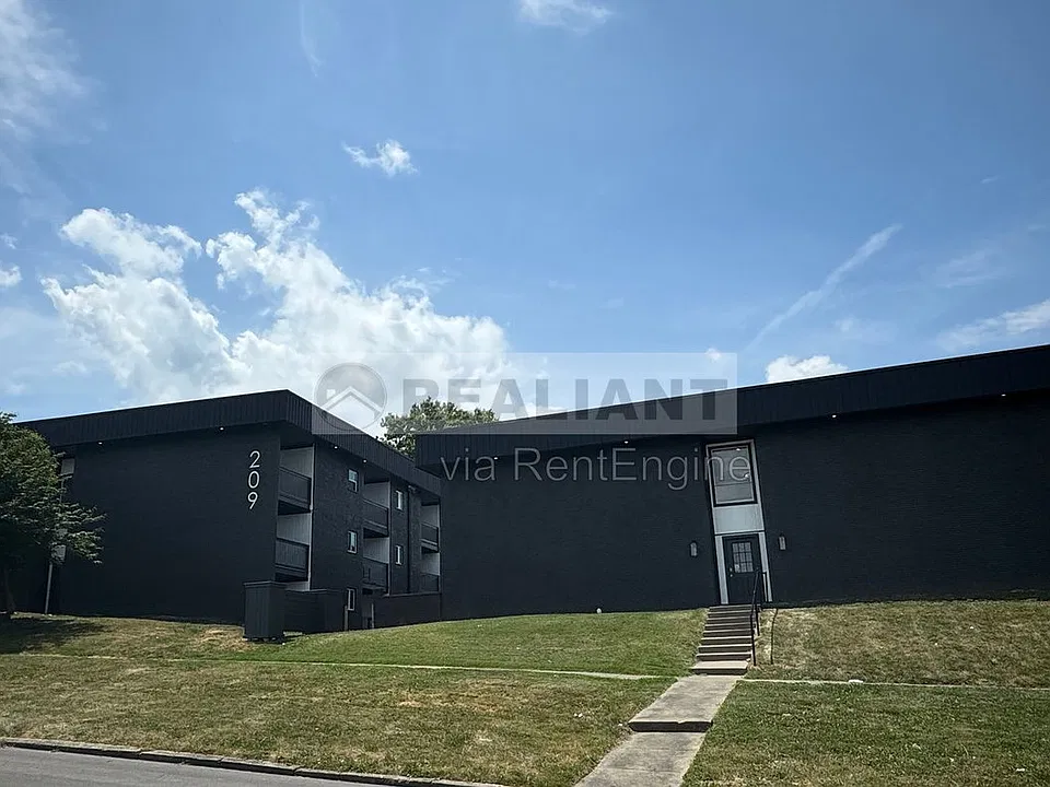 209 Lakeshore Dr #8