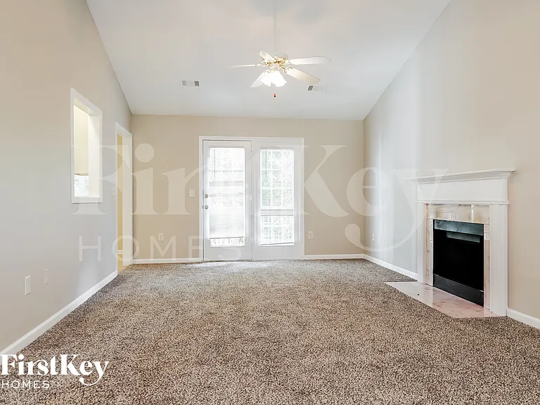 1046 Preserve Ln — Photo 3