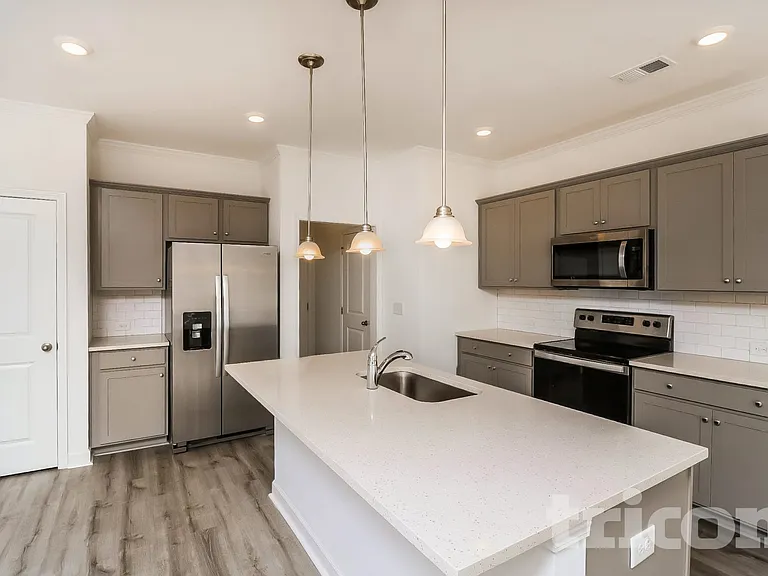 101 E Ridge Way — Photo 4