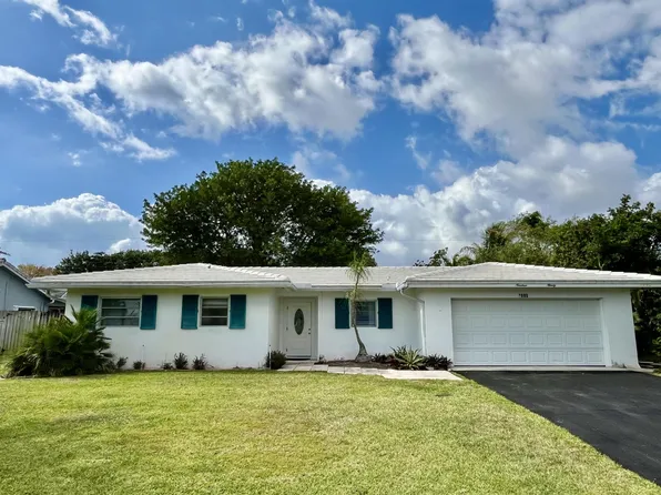 1990 Park Place, Boca Raton, FL 33486