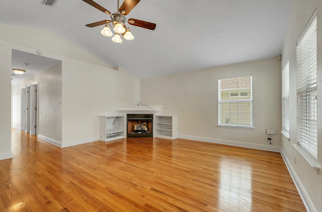 3 bed, 1297 sqft, $2,000 — Photo 2