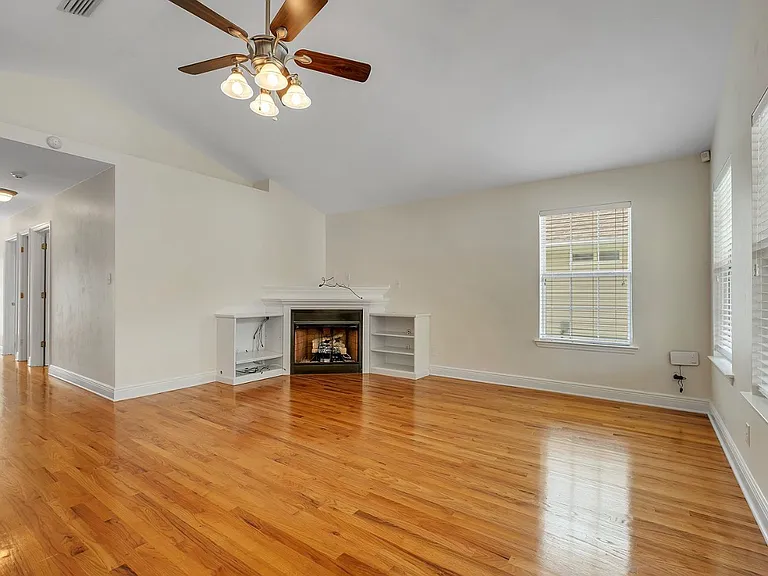 3259 Emerson Ln — Photo 2