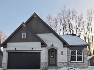 9106 Dove Ln, Mentor, OH 44060