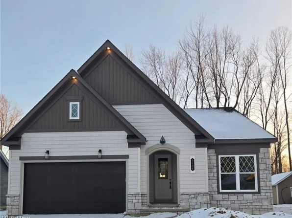 9106 Dove Ln, Mentor, OH 44060