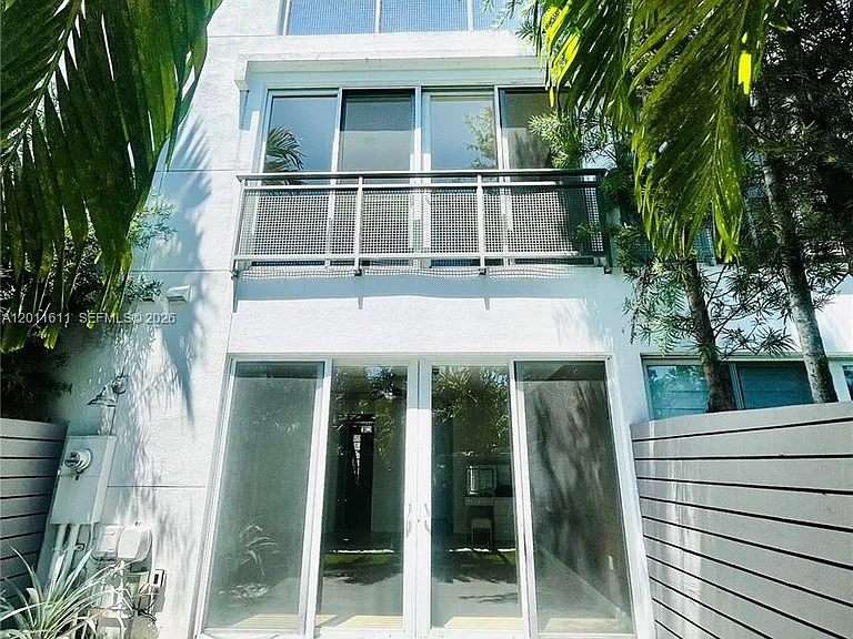 822 NE 19th Ave — Photo 7