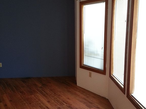 bay windows living room
