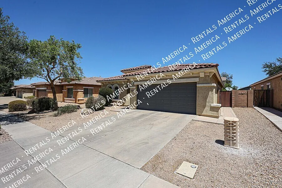 Beautiful 3 bedroom home in Gated Chandler Community! — Photo 3