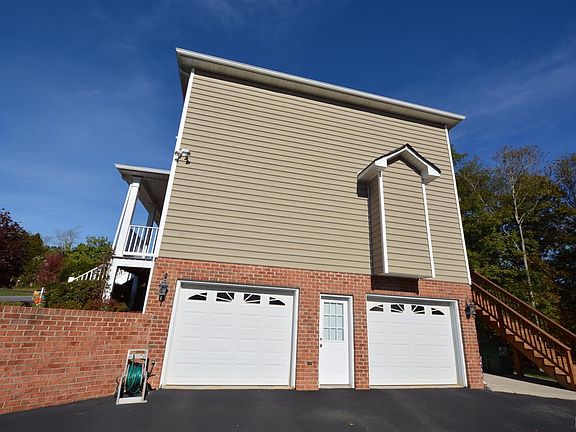 3rd image of 1496 Silver Creek Dr