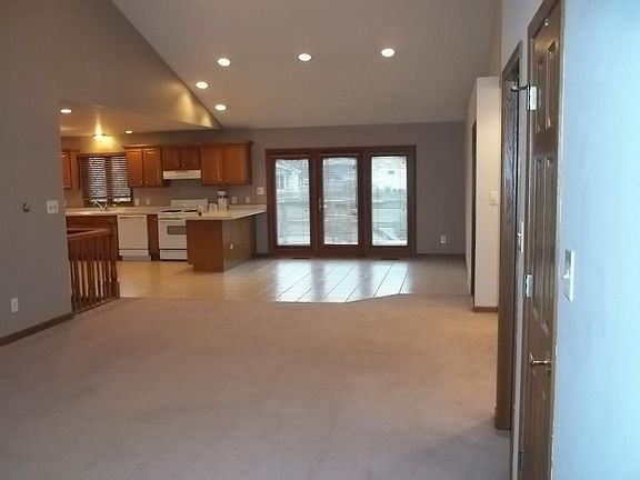 main floor great rm/dining rm