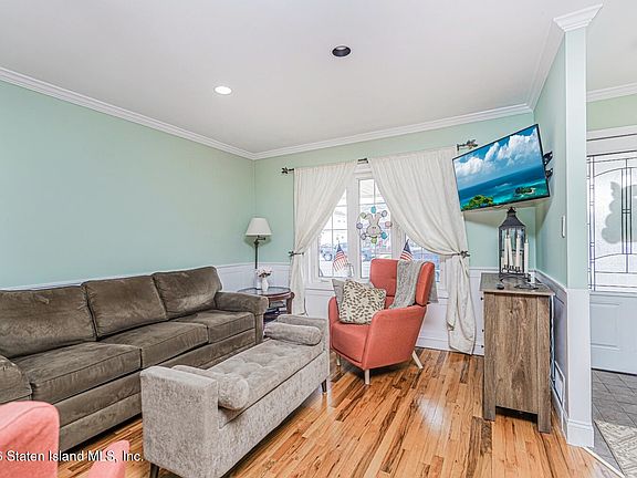 4th image of 483 Barlow Ave