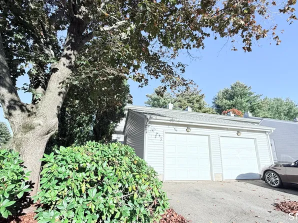 100 Misty Meadow Ln Unit 100, South Windsor, CT 06074