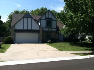 1010 SE Greenridge Dr, Lees Summit, MO 64081