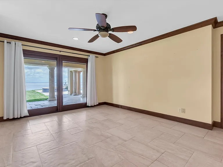 5810 Bahama Shores Dr S — Photo 21
