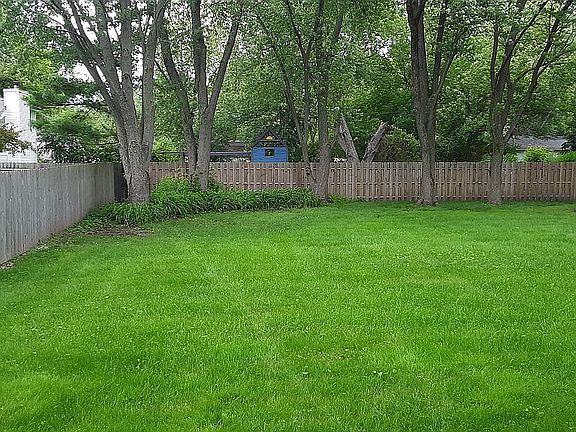 4th image of 16200 W Des Plaines Dr