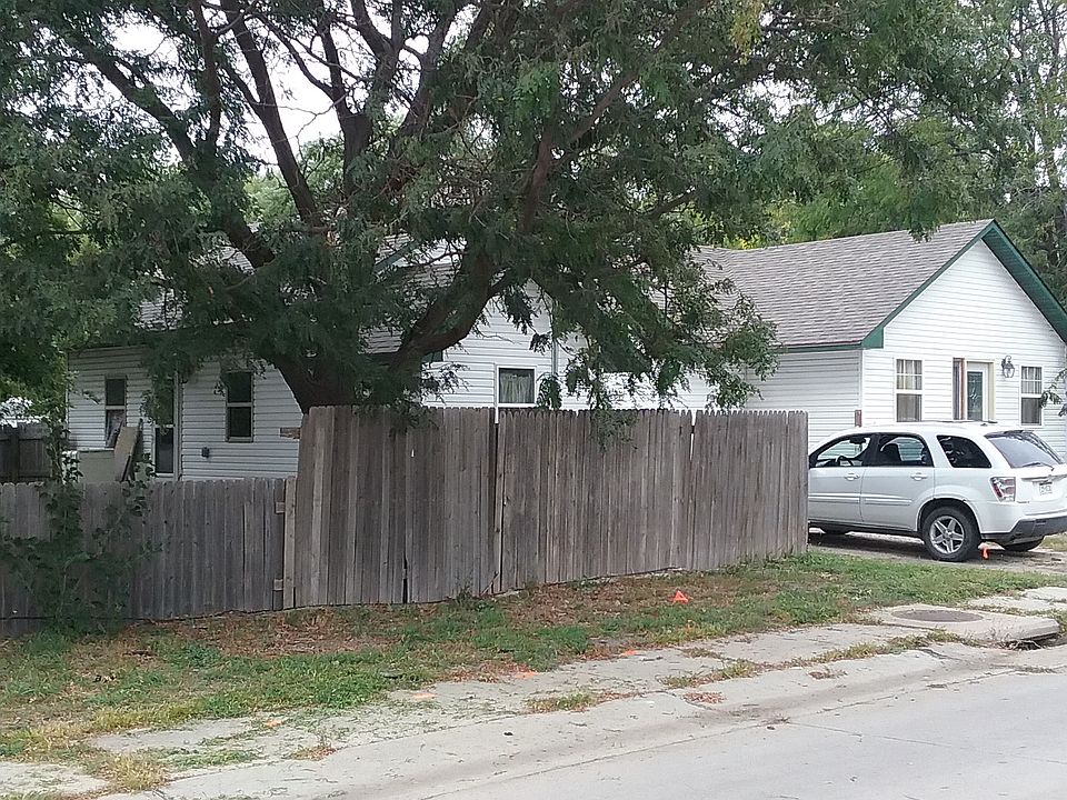 1st image of 1121 E 8th St