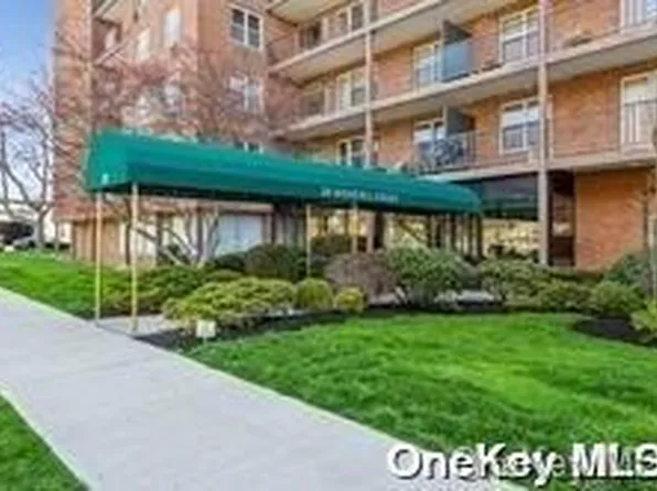 20 Wendell Street #21D, Hempstead, NY 11550