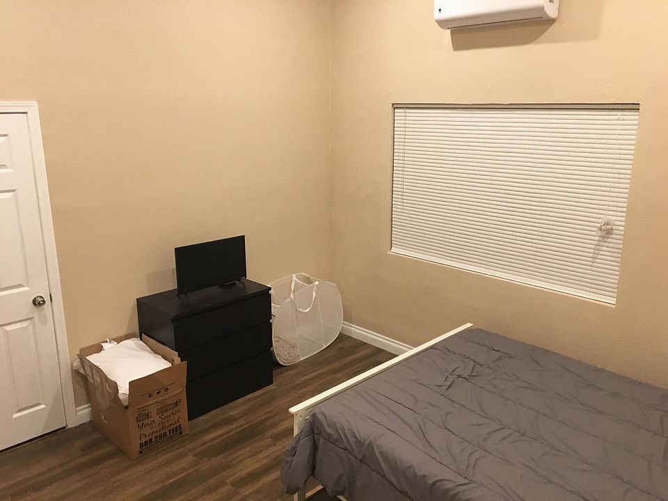 Master Bedroom (2)