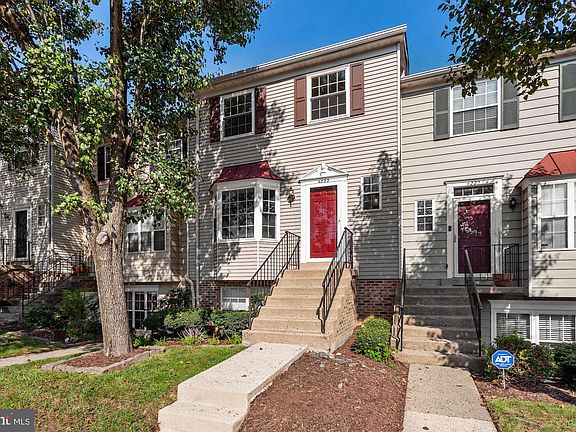 3rd image of 4222 Stockbridge Dr