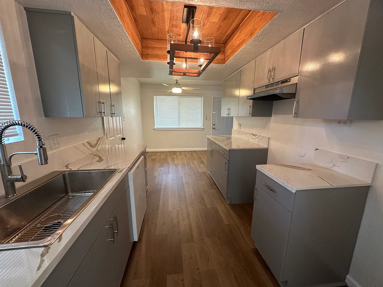 3 bed, 1000 sqft, $2,095 — Photo 2