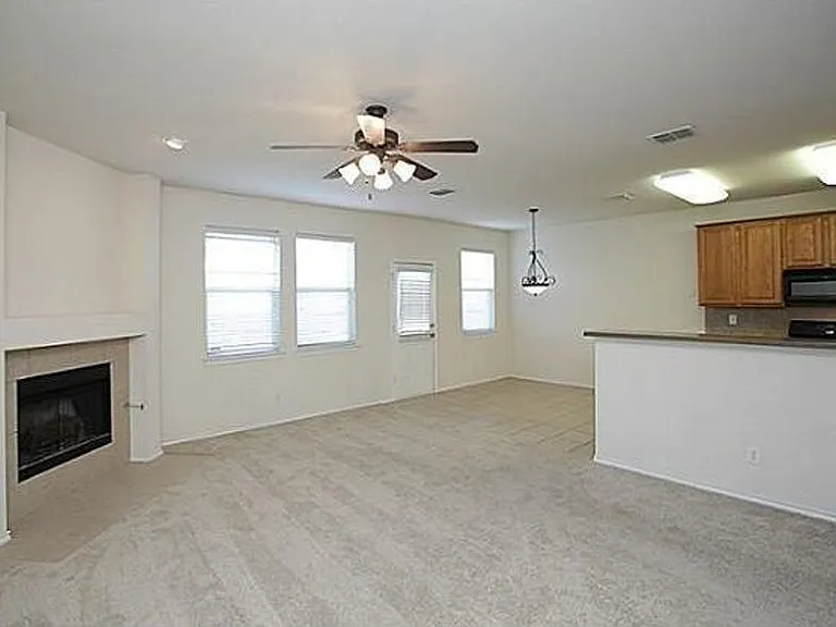 1407 Hazelwood Dr — Photo 10