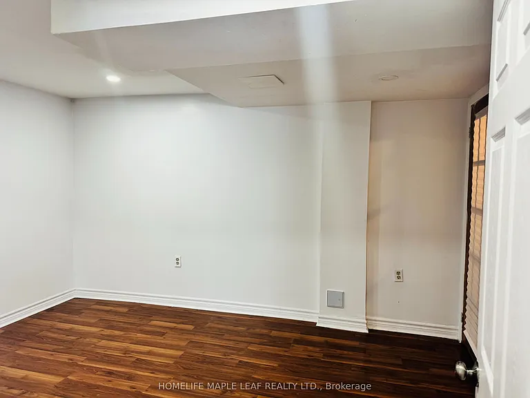 8 Montrose Pl — Photo 4