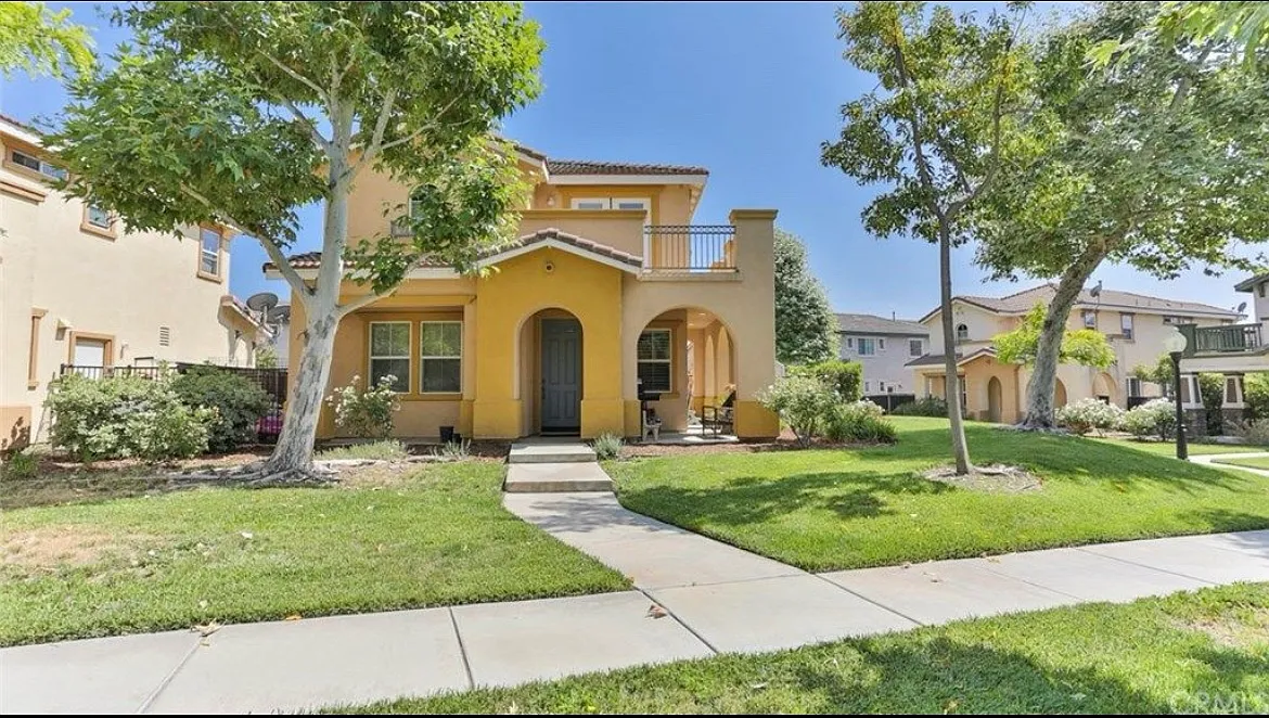 4 bed, 1638 sqft, $1,000 — Photo 1
