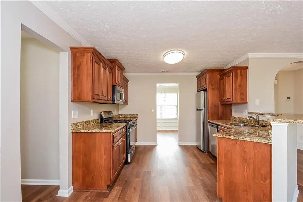 3 bed, 2.5 bath, 2356 sqft, $2,310 — Photo 4