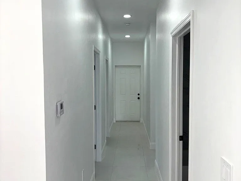 1112 Gilbert Ave S #1 — Photo 9