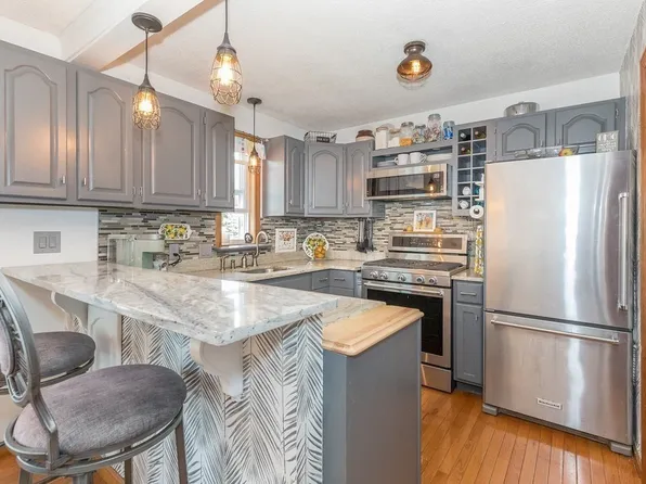 10 Eugene St #10, Lowell, MA 01852