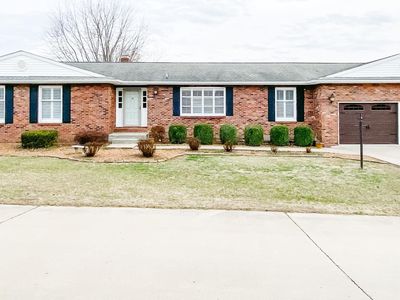 5 Peachtree Pl, Harrisburg, IL, 62946