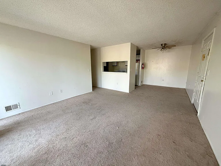 81 Colonial Ct #81 — Photo 5