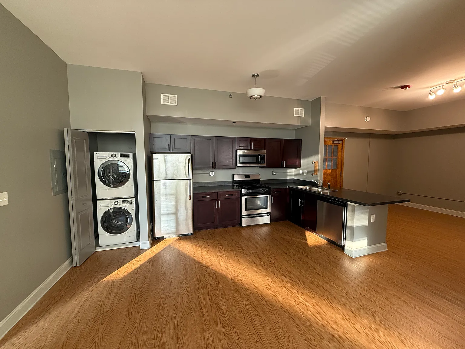 2 bed, 1400 sqft, $1,500 — Photo 1