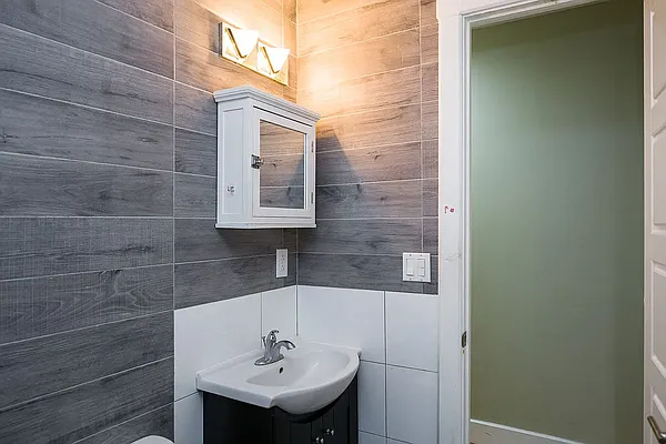 Rented by Redfin Real Estate | media 21