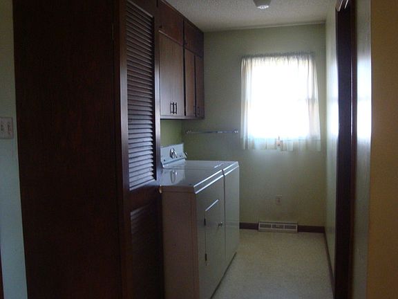 3rd image of 527 N 4th St