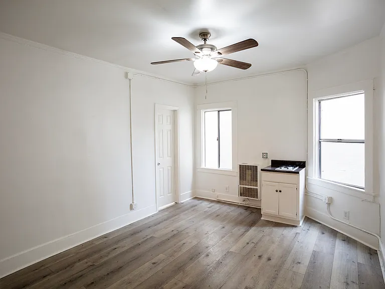 Bixel apts LLC — Photo 9