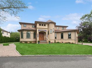 1190 Harbor Rd, Hewlett, NY 11557