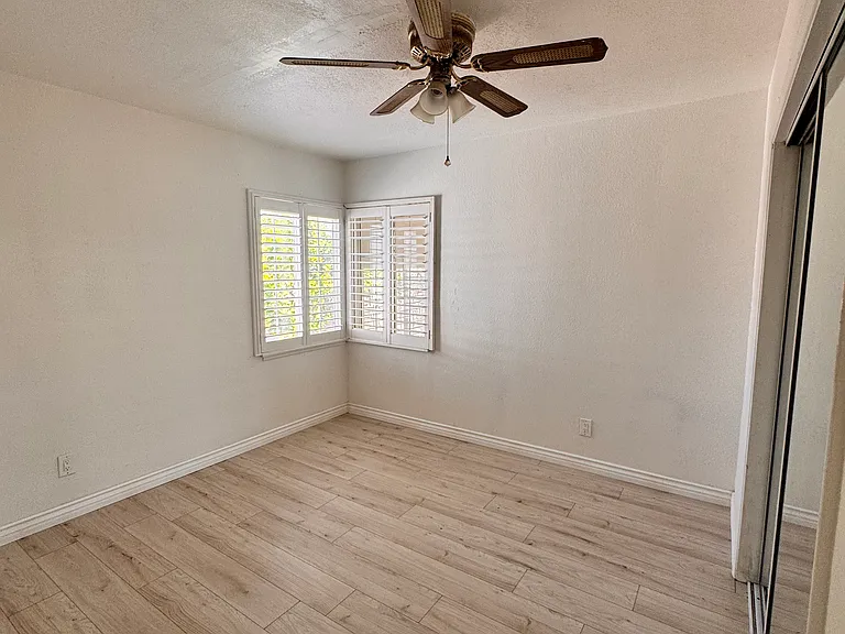 655 W Roberta Ave — Photo 7