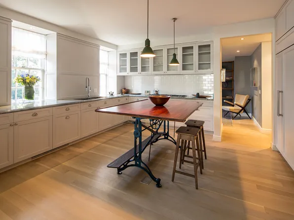 320 West 12th Street image 1 of 10