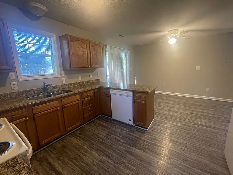 1620 Ervin Ln — Photo 10