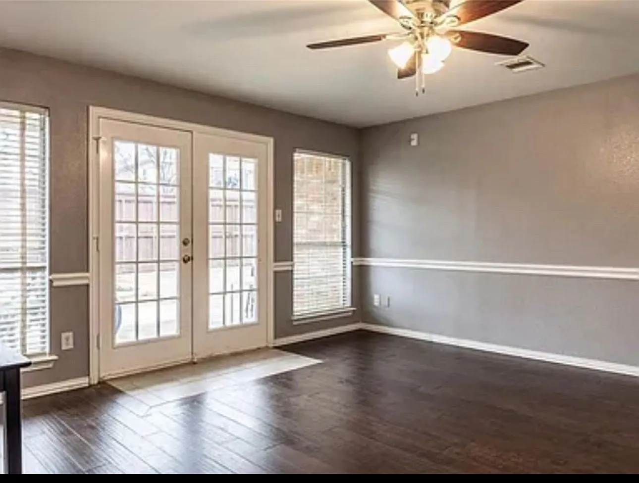220 Cove Dr — Photo 2