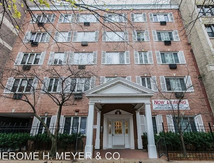 1st image of 1355 N Dearborn Pkwy #206