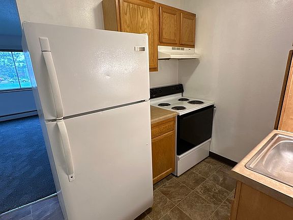 3rd image of 909 12th Ave NE APT 9