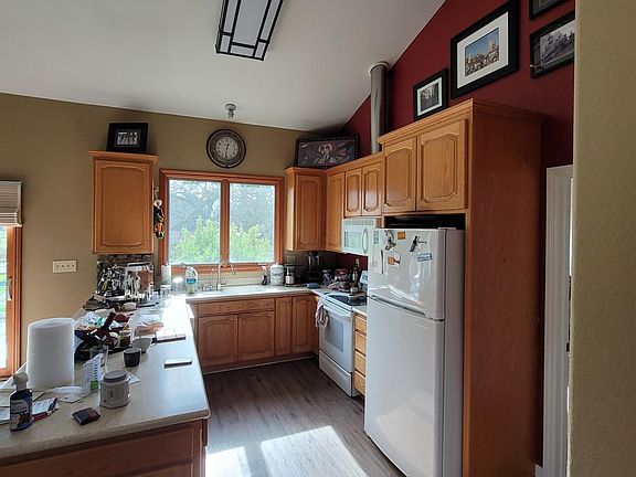 Kitchen area. (Coffee machine and decorations not included )