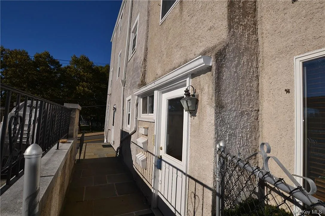 1 bed, 1.0 bath, 740 sqft, $2,450 — Photo 1