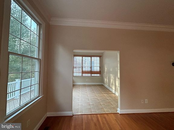 5th image of 84 S Valentine Dr