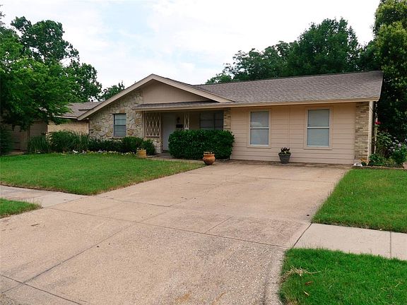2nd image of 2020 Red Bud Ln