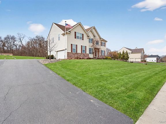 2nd image of 75 Luthien Forest Road