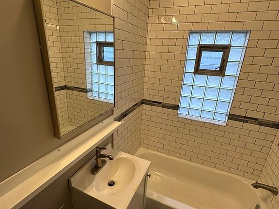 5th image of 3279 S Kinnickinnic Ave #3