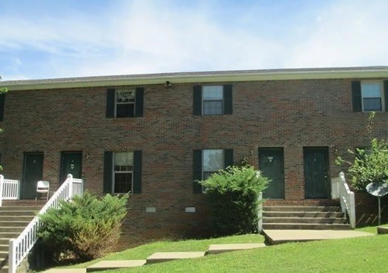 450 Martha Ln — Photo 1